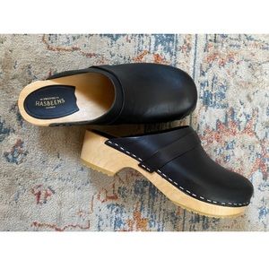 NWOB Swedish Hasbeens Clogs / Mules - black - size 38